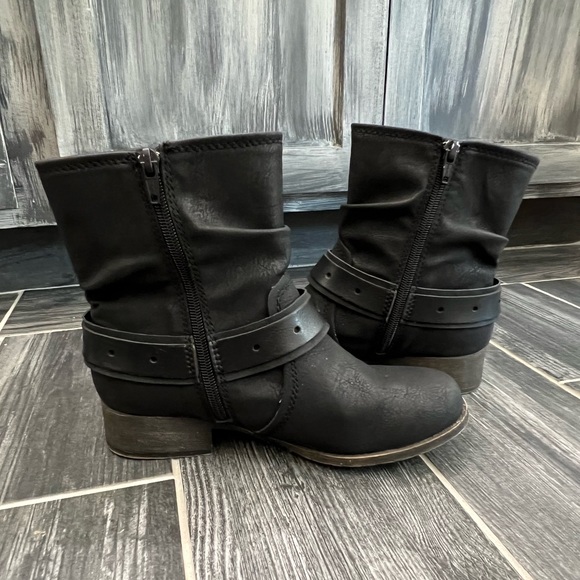 NWT SO Black Boots - Picture 4 of 9